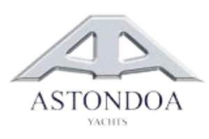 Silbernes Astondoa Yachts Logo mit markantem AA-Symbol und Schriftzug, hochwertiges maritimes Marken-Logo.